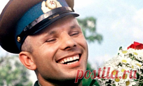 В этот день ровно 55 лет назад в 9:07 по московскому времени Юрий Алексеевич Гагарин стартовал на корабле «Восток-1» с космодрома Байконур, тем самым став первым человеком в мировой истории, совершившим полёт в космическое пространство! С Днём космонавтики! 🌍🚀 #денькосмонавтики #12апреля #юрийгагарин I ♥ Flowers