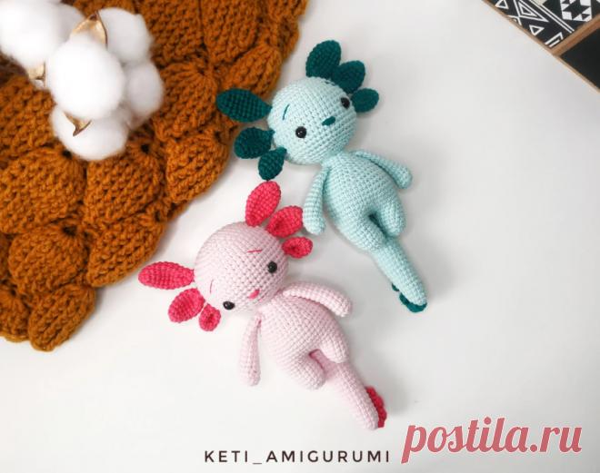 PDF Аксолотль крючком. FREE crochet pattern; Аmigurumi toy patterns. Амигуруми схемы и описания на русском. Вязаные игрушки и поделки своими руками #amimore - аксолотль из обычной пряжи, амфибия.