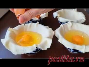 БЛЮДО, КОТОРОЕ УДИВИЛО ВСЮ СЕМЬЮ! Они такие вкусные что я готовлю их два раза в неделю! Ингредиенты:Вода 250 мл.Соль 1 ч.л.Мука 550 гр.Сливочное масло 150 грамм (мягкое).Мясо 400 гр.Лук 2 шт.Картофель 1 шт.Соль и специи по вкусу.Яйца 2 шт.Помидоры.Сливочное масло немного.Яичный желток для смазки.Выпекаем 40 минут при 180 градусах.