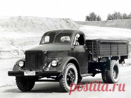 ГАЗ-51 - самый популярный, самый неприхотливый грузовой автомобиль Страны Советов.

Задуманный еще до Великой Отечественной войны, ГАЗ-51 продержался на конвейере более 30 лет.
Этот простой, но удивительно добротный, грузовик делил трудности и лишения шоферской жизни. Замерзал в сибирской тайге, буксовал на размытой глине, сбивал «дыхание» на высокогорных перевалах. И, вопреки расчетам и логике – вывозил, выручал, справлялся.

«Колеса Страны Советов. Были и небылицы». «Звезда» по и