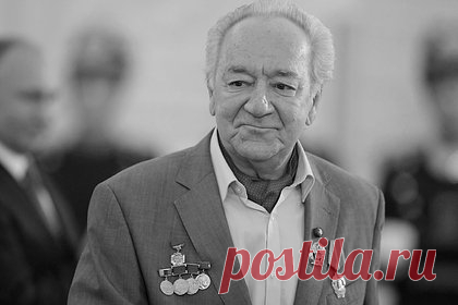 Умер художественный руководитель Санкт-Петербургской филармонии. В четверг, 2 ноября, скончался дирижер, художественный руководитель Санкт-Петербургской академической филармонии имени Шостаковича Юрий Темирканов. Народный артист СССР умер в возрасте 84 лет. Он родился в Нальчике в 1938 году. В возрасте 13 лет Темирканов с семьей переехал в Ленинград, где и окончил консерваторию.