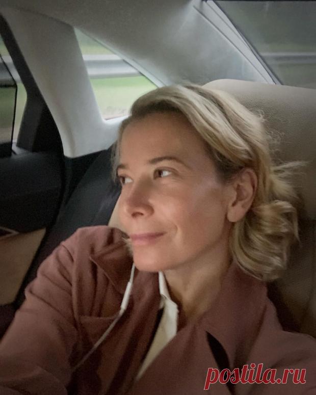 Юлия Высоцкая провожает лето на роскошной яхте: атмосферное фото ведущей