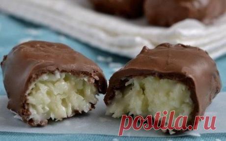 Рецепт конфет «Баунти»
Простой рецепт приготовление конфет в стиле «Баунти», в интернете множество рецептов, в основном они с маслом, которое нужно сначала растопить, затем остудить, а тут всего 20 минут без хлопот, 3 ингредиента и вкусные кокосовые конфеты у Вас на столе!