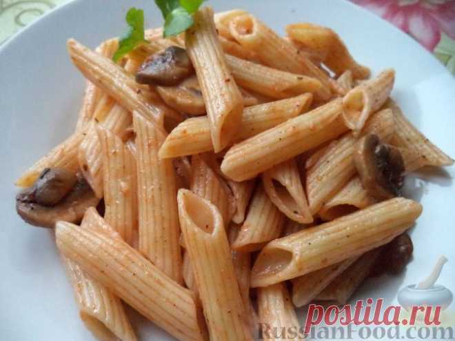 Рецепт: Паста с шампиньонами в томатном соусе на RussianFood.com