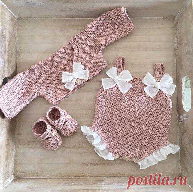 (2) Facebook