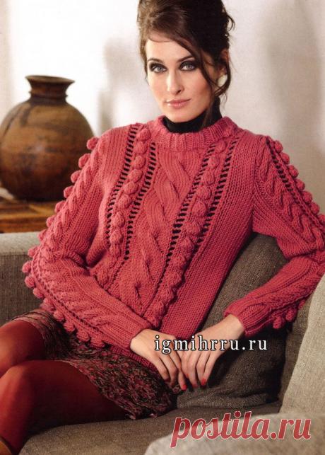 Теплый джемпер кораллового цвета с косами и шишечками. Спицы