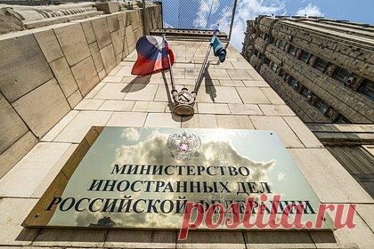 «В связи с недружественными действиями» МИД России вызвал посла Молдавии. Из-за чего Кишиневу заявили протест?. Министерство иностранных дел России вызвало посла Молдавии Лилиана Дария и заявило ему протест из-за недружественных действий Кишинева. В ведомстве обеспокоены сообщениями о подготовке Вооруженных сил Украины (ВСУ) на территории республики, дискриминацией русскоязычных СМИ и антироссийскими высказываниями.