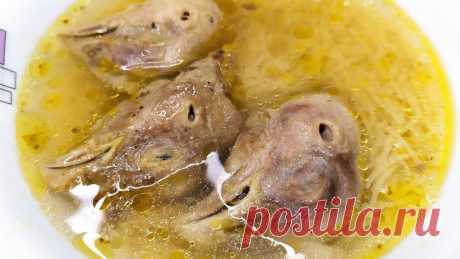 Наваристый Бульон из КУРИНЫХ ГОЛОВ. Куриные Мозги. Всем привет! Сегодня приготовим необычное бюдо, при этом очень дешевое и вкусное - это куриные головы. По вкусу они напоминают крылышки, в них есть вкусные м...