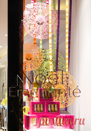 Décors de vitrines réalisés en découpe laser sur papier. vitrine de Noël. Atelier de découpe laser à Paris pour décorateurs et scénographes.