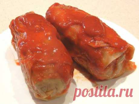 Самые необычные голубцы с картошкой - радзики - БУДЕТ ВКУСНО! - медиаплатформа МирТесен Капустные листья ошпарить, если они у вас квашеные, или слегка отварить в подкисленной воде, если свежие. Срезать грубые жилки. Трем на терке помытую, очищенную картошку, как на драники, массу вкладываем в миску. К тертой картошке добавляем жареный лук и вымешиваем, добавляя соль, перец. (Все...