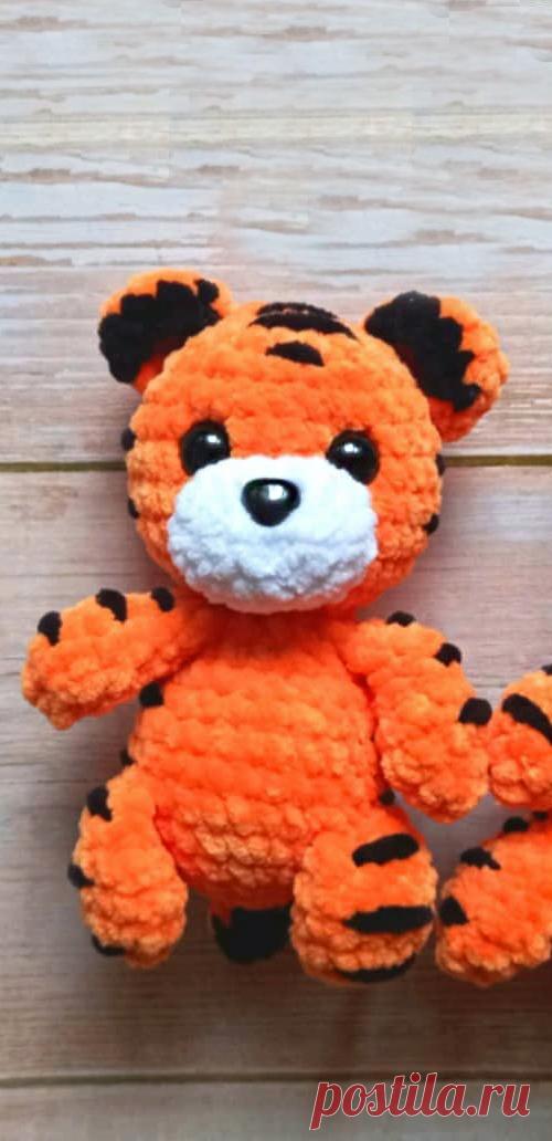 PDF Тигрёнок крючком. FREE crochet pattern; Аmigurumi animal patterns. Амигуруми схемы и описания на русском. Вязаные игрушки и поделки своими руками #amimore - плюшевый тигр, маленький тигренок из плюшевой пряжи, котик, кот, кошечка, кошка, котенок.