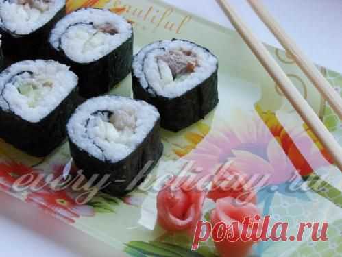 Роллы с огурцом и скумбрией