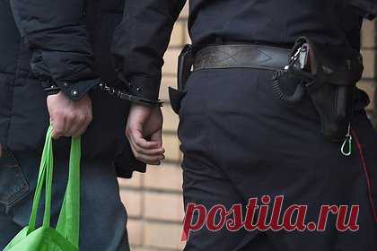 Глава МВД заявил о задержании шестерых граждан с 260 килограммами наркотиков. Глава МВД Владимир Колокольцев, заявил что в Московском регионе полицейские задержали шестерых участников наркогруппировки, задействованных в криминальной схеме доставки марихуаны из южных областей России. Сначала правоохранители остановили автомобиль на проспекте Мира. В багажнике нашли семь свертков.