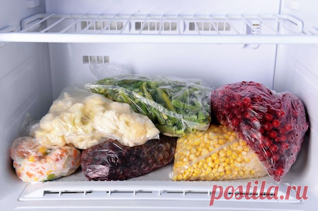 Морозильная камера: 6 ошибок при хранении продуктов 
Разбираемся, какие ошибки допускают при хранении продуктов в морозильной камере.

Морозильная камера — одно из лучших изобретений XX века. В ней при температуре −18 градусов по Цельсию хранятся ягоды…