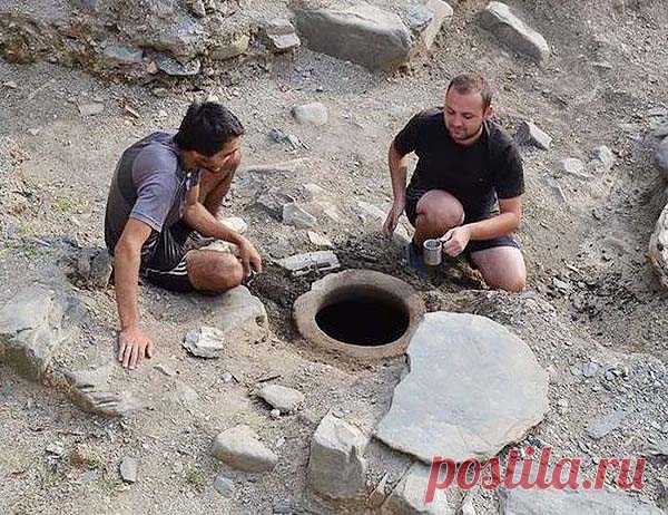 Сосуд со святой водой - находка, которой 1300 лет