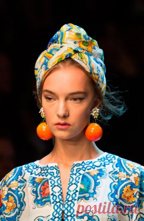 Платок на голову: 15 примеров того, как носить главную must-have вещь сезона