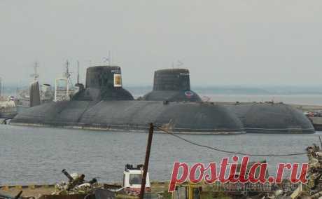 Самая большая подводная лодка в мире 23 сентября 1980 года на судостроительной верфи города Северодвинска, на гладь Белого моря была спущена первая советская подводная лодка класса «Акула». Когда корпус ее был еще в стапелях, на его носу...