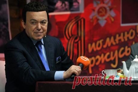 Поем песни Победы вместе с Иосифом Кобзоном! // KP.RU