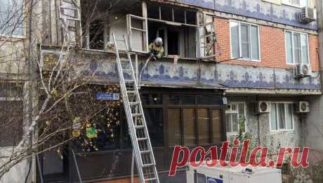 В Махачкале произошел взрыв газа, двое пострадали. В дагестанской Махачкале произошел взрыв газа в одном из жилых домов. Подробности сообщили в Telegram-канале МЧС России. По данным спасателей, хлопок произошел в квартире девятиэтажного дома, после чего начался пожар, охвативший ...