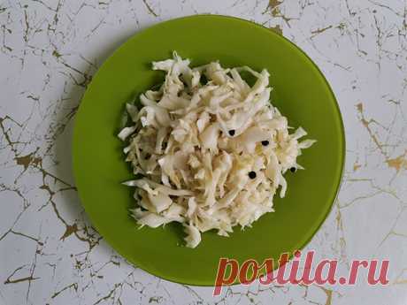 Маринованная капуста быстрого приготовления - на vse-o-ede-online.ru Маринованная капуста быстрого приготовления-это вкусное и полезное блюдо, которое готовится из свежей капусты, маринованной в соленом рассоле с добавлением различных специй.