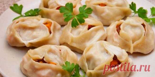 Всегда была уверена, что манты являются традиционным мясным блюдом азиатских стран. Оказалось, слово заимствовано русским языком от тюркского. Существует предположение, что оно берет начало от китайского слова «маньтоу», что означает — начиненная голова.
Источник: https://naschaeda.ru/manty-s-myasom.html