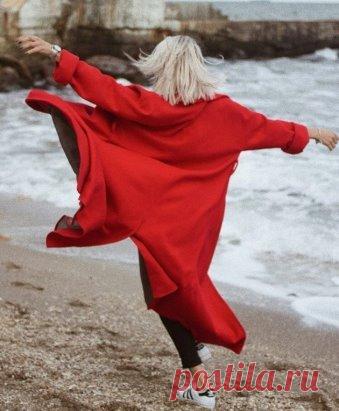 Надо жить проще! Буду жить проще - думать проще, смотреть на вещи проще, принимать решения проще, делать выбор проще, отказываться проще, соглашаться проще, совершать поступки проще, не совершать - тоже проще... проще... проще... Но что-то как-будто подсказывает мне, что нихрена из этого не выйдет.