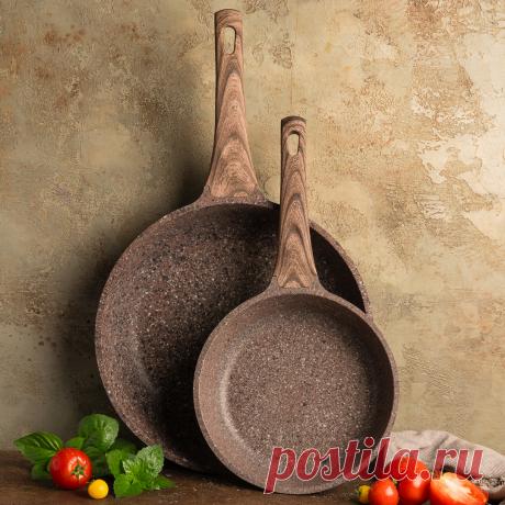 Когда-то сковорода была только камнем, то есть подобием сковороды, выполняя лишь одну единственную функцию, – что-то пожарить, чтобы было съедобно. Но сегодня функционал сковороды настолько широк, что мы с Вами можем и тушить, и томить, и запекать, готовить огромное количество гастрономических шедевров, экспериментировать, баловать себя и удивлять близких кулинарными изысками!