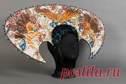 В Новосибирске откроется выставка декоративного искусства. В Новосибирском государственном краеведческом музее 16 декабря откроется выставка «Параллели: образы, формы». Согласно материалу, в экспозиции будут представлены предметы из собрания Всероссийского музея декоративного искусства. В их числе, например, образцы вышивки и кружева, парчи и парчовых платков.