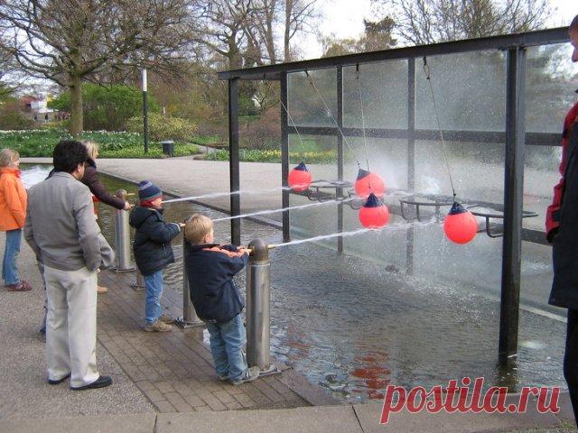 Парень путешествует по миру и рассказывает то, о чём не пишут ни в одном путеводителе Павел Воробьёв отправился в кругосветное путешествие. Он уже посетил 56 стран, побывал на нескольких европейских свадьбах и собрал множество интересных