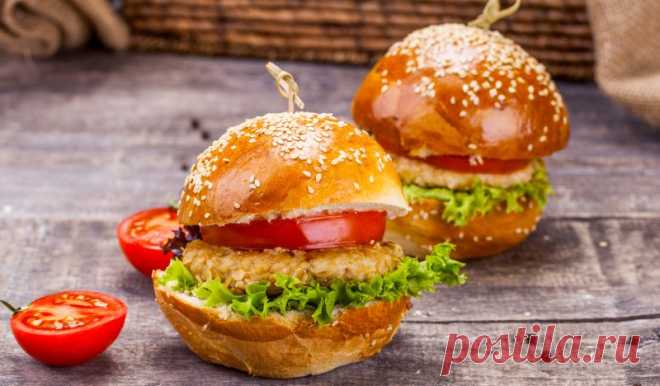 Бургеры с куриной котлетой и моцареллой