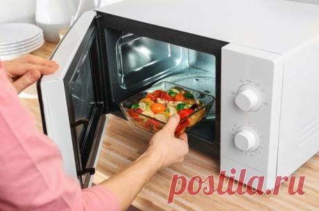 7 продуктов, которые запрещено разогревать в микроволновке Микроволновая печь уже более 70 лет служит удобным средством для разогрева различной пищи. Однако такие продукты, как молоко, картофель, яйца или рис могут нести определенные риски.
Рекомендуем бол