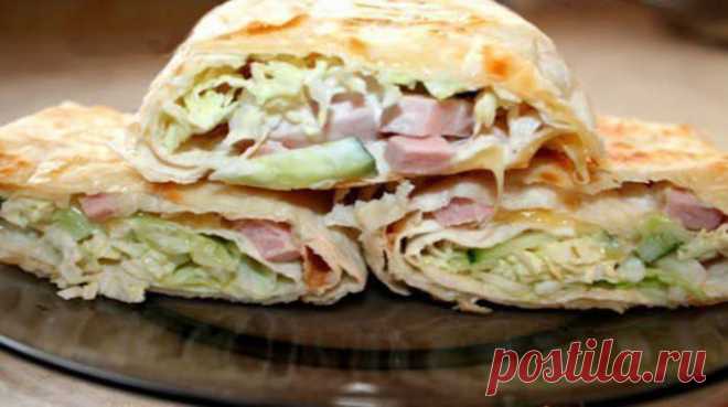 Рецепт рулета из лаваша — вкусно и просто - ПУТЕШЕСТВУЙ ПО САЙТУ. Предлагаю рецепт рулета из лаваша — вкусно и просто готовить, нравится всем без исключения. Палочка — выручалочка в любых жизненных ситуациях: отличный завтрак, легкая закуска, праздничное блюдо на скорую руку. Из тонкого лаваша, используя различные начинки (я вам о них обязательно расскажу) и разные способы приготовления, получается множество оригинальных закусок. …