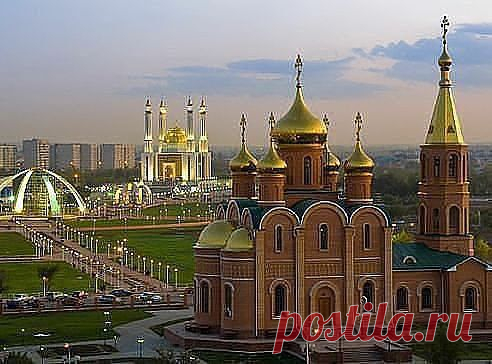 Учись Украина!Казахстан молодцы! Мечеть и церковь,а между ними- аллея Дружбы