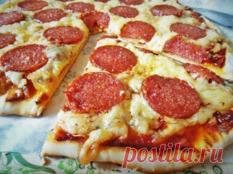 Пицца на тонком хрустящем тесте