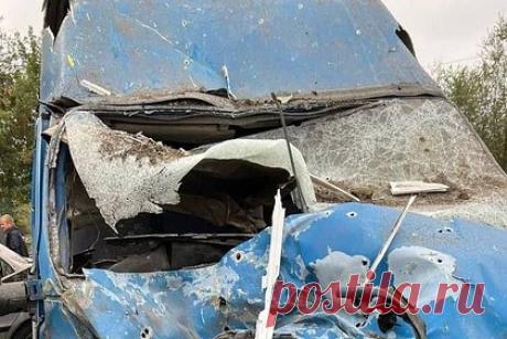 Число погибших в результате обстрела автоколонны в Запорожье увеличилось. Число погибших в результате обстрела автоколонны с мирными жителями в Запорожской области увеличилось до 30 человек. Об этом сообщил председатель движения «Мы вместе с Россией» Владимир Рогов. Как рассказал Рогов, среди погибших двое детей: 11-летняя девочка и 14-летний мальчик. Кроме того, 88 человек получили ранения.
