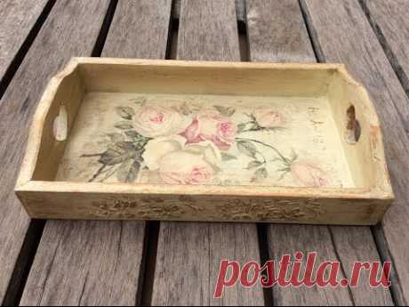 Cómo decorar una bandeja con decoupage y decapado
