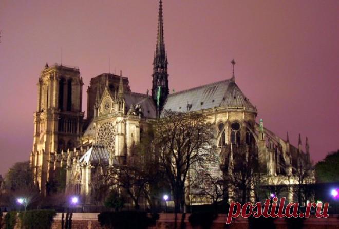 Собор парижской богоматери Когда примерно в 1160 году началось строительство собора Парижской Богоматери (Notre-Dame), одного из старейших и известнейших готических соборов мира, первым архитектурным опытам в готическом стиле было не более 30 лет. Впоследствии фасады всех готических соборов во Франции стали строить, используя западный фасад Нотр-Дама как канонический образец.
