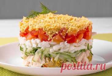 Слоёный салат из огурцов, помидоров, курицы и яиц — Домашняя кулинария