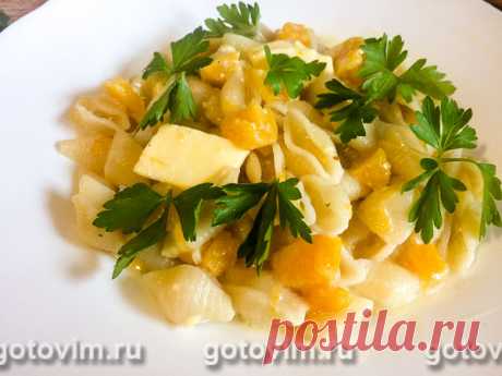 Паста с тыквой и плавленым сыром 
Очень вкусная и сытная паста с сыром и тыквой не оставит равнодушным никого. Для этого рецепта подойдет любая мелкая паста, например, конкилье (ракушки) или макароны примерно такого же размера.
 
 

…