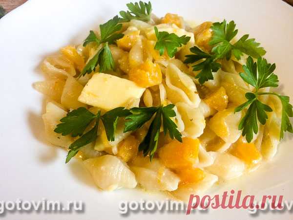 Паста с тыквой и плавленым сыром 
Очень вкусная и сытная паста с сыром и тыквой не оставит равнодушным никого. Для этого рецепта подойдет любая мелкая паста, например, конкилье (ракушки) или макароны примерно такого же размера.
 
 

…