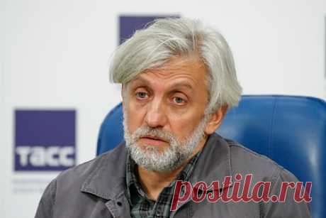 Сын Александра Митты поделился подробностями состояния режиссера. Сын российского режиссера Александра Митты Евгений поделился подробностями состояния кинематографиста. Родственник кинодеятеля заявил, что здоровье подводит 90-летнего Митту, а также добавил, что у отца есть определенные симптомы, которые сейчас обследуют.