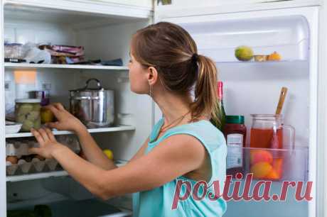 Как убрать запах из холодильника и не испортить продукты