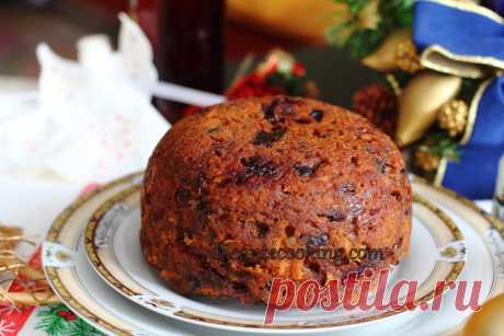 Різдвяний пудинг (Christmas pudding) Традиційний британський різдвяний пудинг з великою кількістю сухофруктів, ароматними спеціями, яблуками та апельсином.