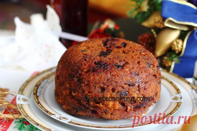 Різдвяний пудинг (Christmas pudding) Традиційний британський різдвяний пудинг з великою кількістю сухофруктів, ароматними спеціями, яблуками та апельсином.