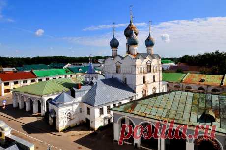 ГУЛЯЯ ПО РУСИ - Церковь Спаса на Торгу - храм в торговом центре древнего Ростова..