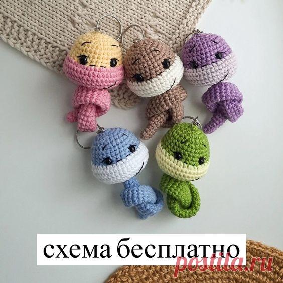 СХЕМА вязания брелока змейки амигуруми #схемыамигуруми #амигуруми #вязанаяигрушка #игрушкикрючком #вязанаязмея #змеякрючком #амигурумибрелок #брелоккрючком #amigurumipattern #crochetsnake #amigurumisnake