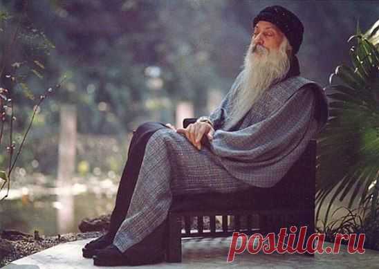 Всякий раз, когда стоишь перед выбором, будь внимателен: не выбирай то, что удобно, комфортно, респектабельно, признано обществом, почётно. Выбирай то, что находит отклик в твоём сердце. Выбирай то, что ты хотел бы сделать, невзирая ни на какие последствия. 
Ошо