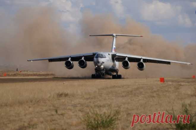 ОАК: Ил-76МД-90А впервые выполнил посадку на грунт и взлет с него. Транспортник проходит испытания после модернизации.