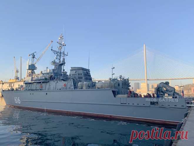 2020 декабрь. Новый противоминный тральщик «Яков Баляев» проекта 12700 принят в состав Тихоокеанского флота. Это четвёртый корабль проекта 12700, построенный Средне-Невским судостроительным заводом по заказу ВМФ РФ. Проект 12700 «Александрит» разработан Центральным морским конструкторским бюро «Алмаз». При строительстве данных кораблей применяются новейшие российские технологии, не имеющие аналогов в мировом судостроении