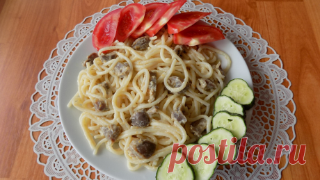 Тушеные в сметане куриные желудки с макаронами